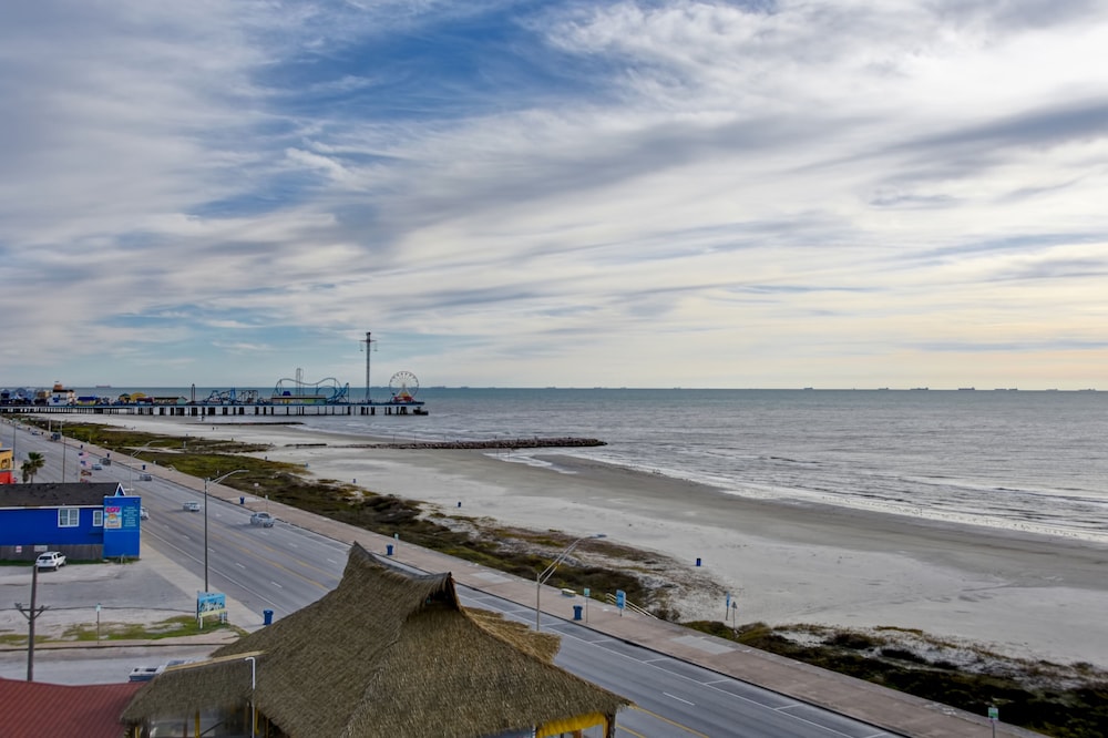 Holiday Inn Express & Suites Galveston Beach by IHG - photo 10