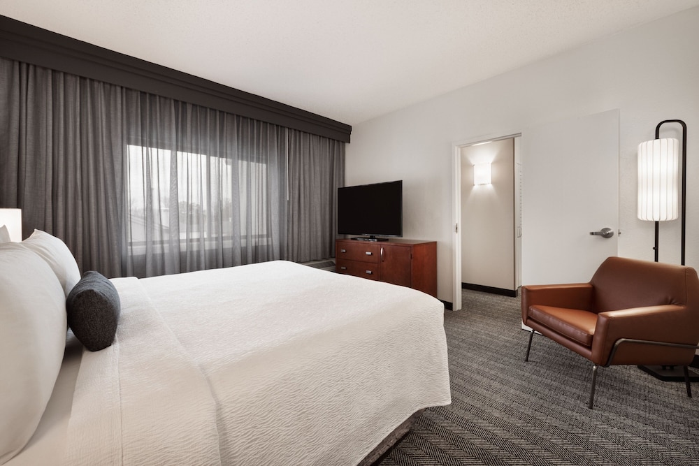 Courtyard by Marriott Memphis Airport - photo 13