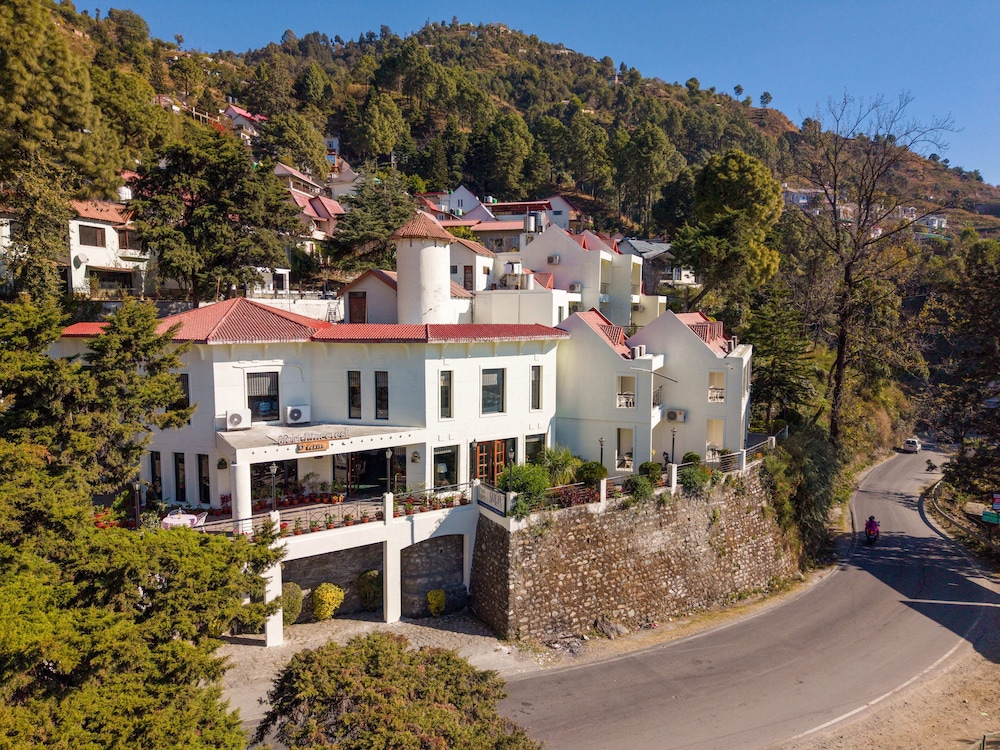 8fold Pinecrest By LaRiSa Bhimtal in Naini Tal, India