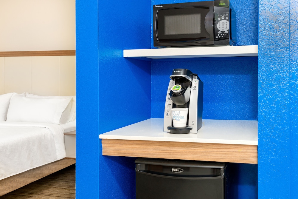 Holiday Inn Express & Suites Naples North Bonita Springs by IHG - photo 8