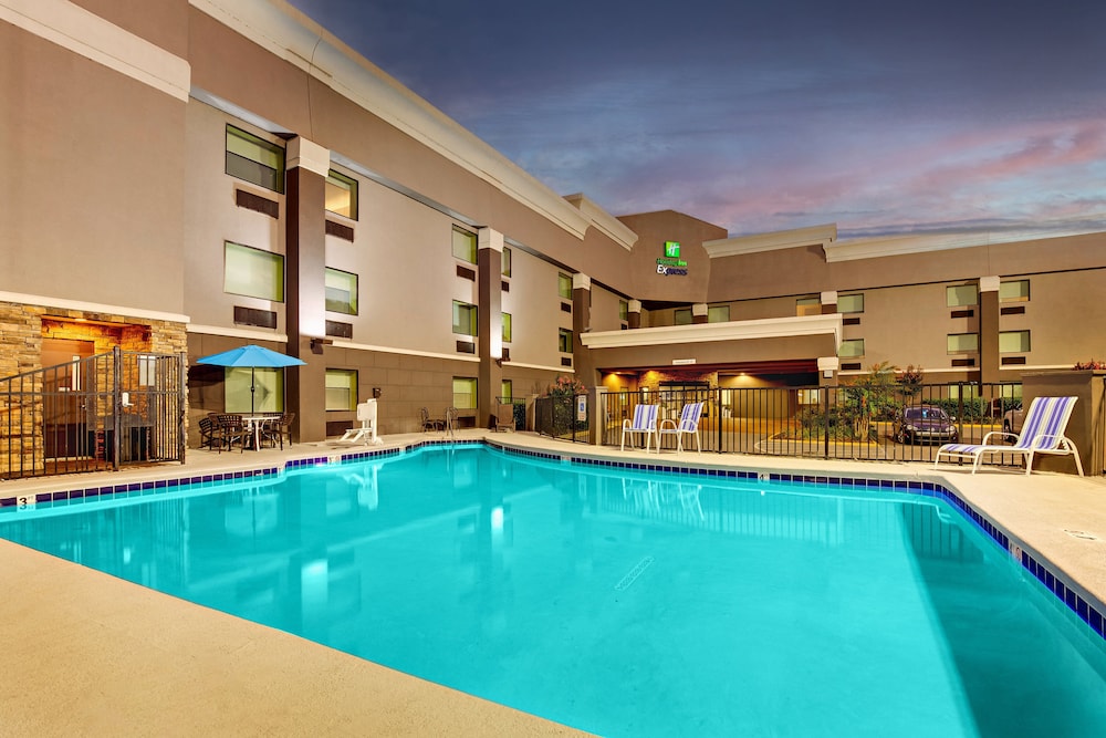 Holiday Inn Express W I40 Whitebridge Road by IHG - photo 15