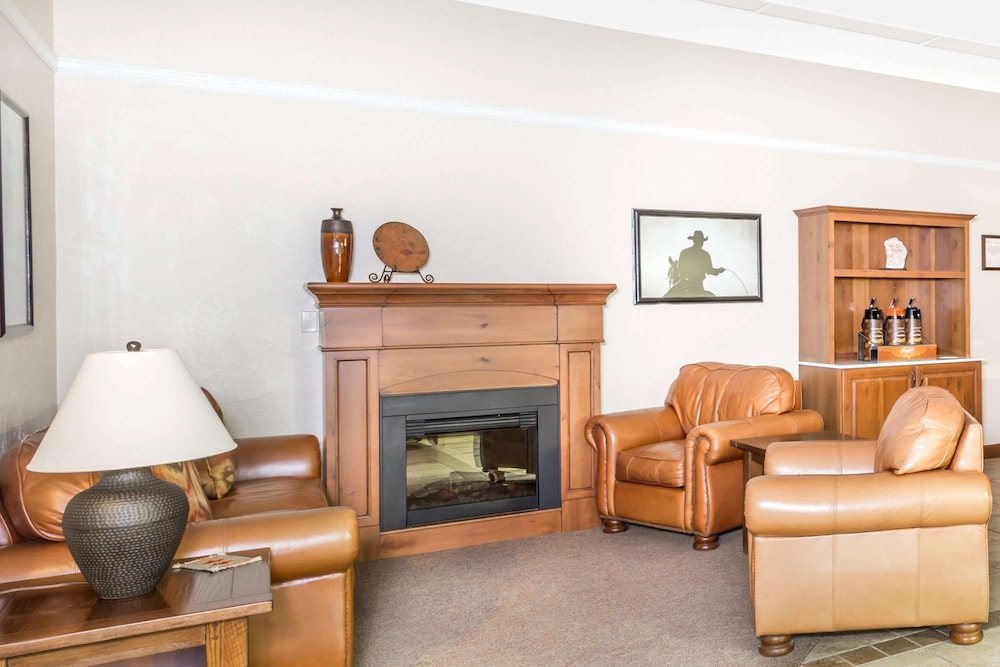 Super 8 by Wyndham Salina Scenic Hills Area - photo 2