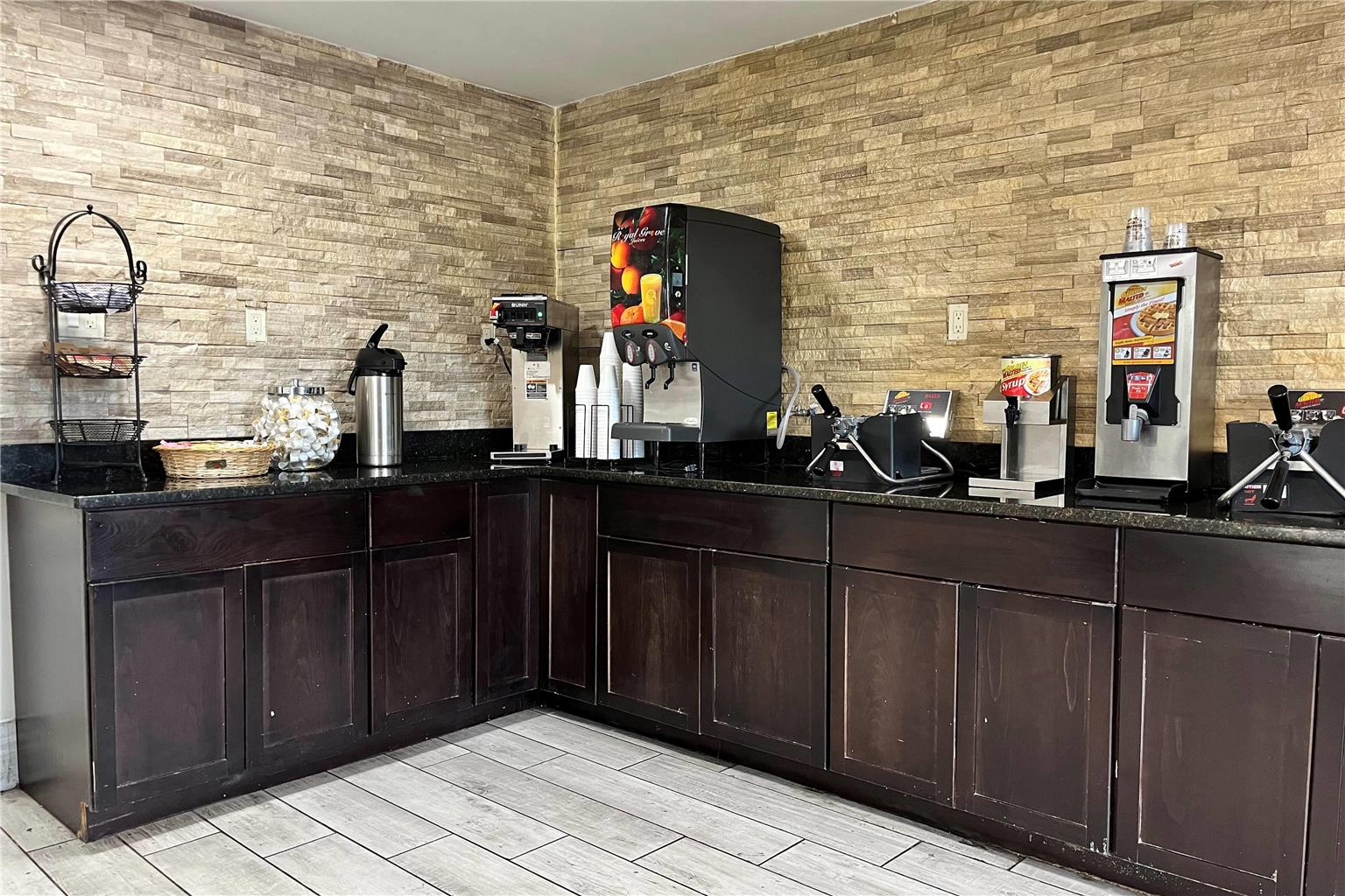 Baymont by Wyndham Indianapolis Airport Lynhurst - photo 6
