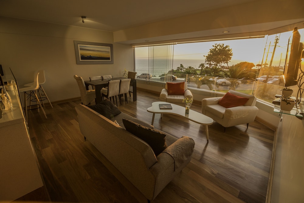 Stylish Ocean View Private Apartment — 4-Star Luxury Hotel in Lima, Peru