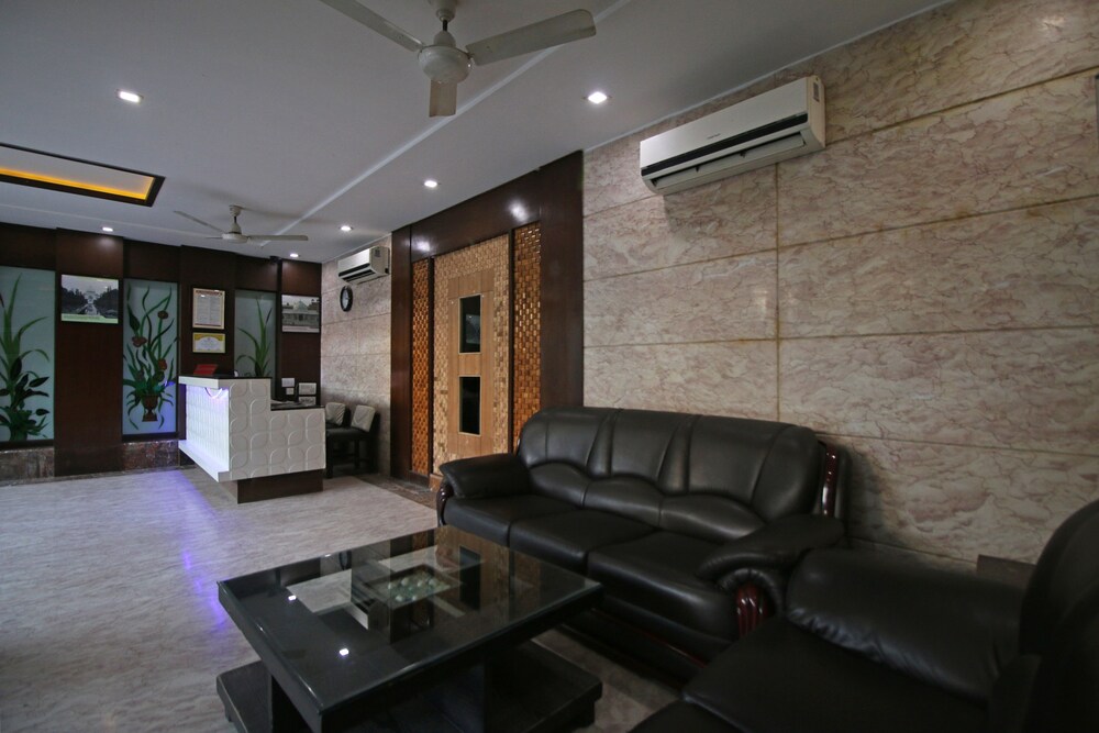 OYO 8095 Hotel Taj Castle — Agra — photo 4