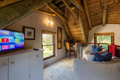 Serene Thatched Apartment in Noordhoek Cape Town