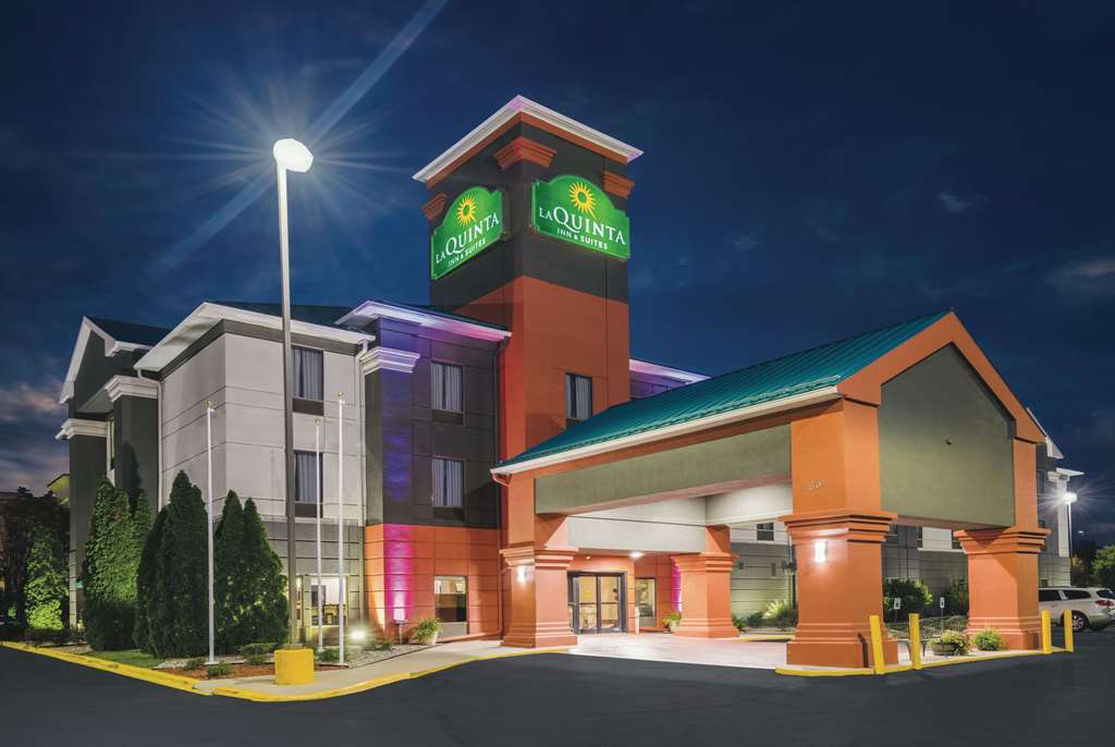 La Quinta Inn & Suites by Wyndham Louisville East - featured photo