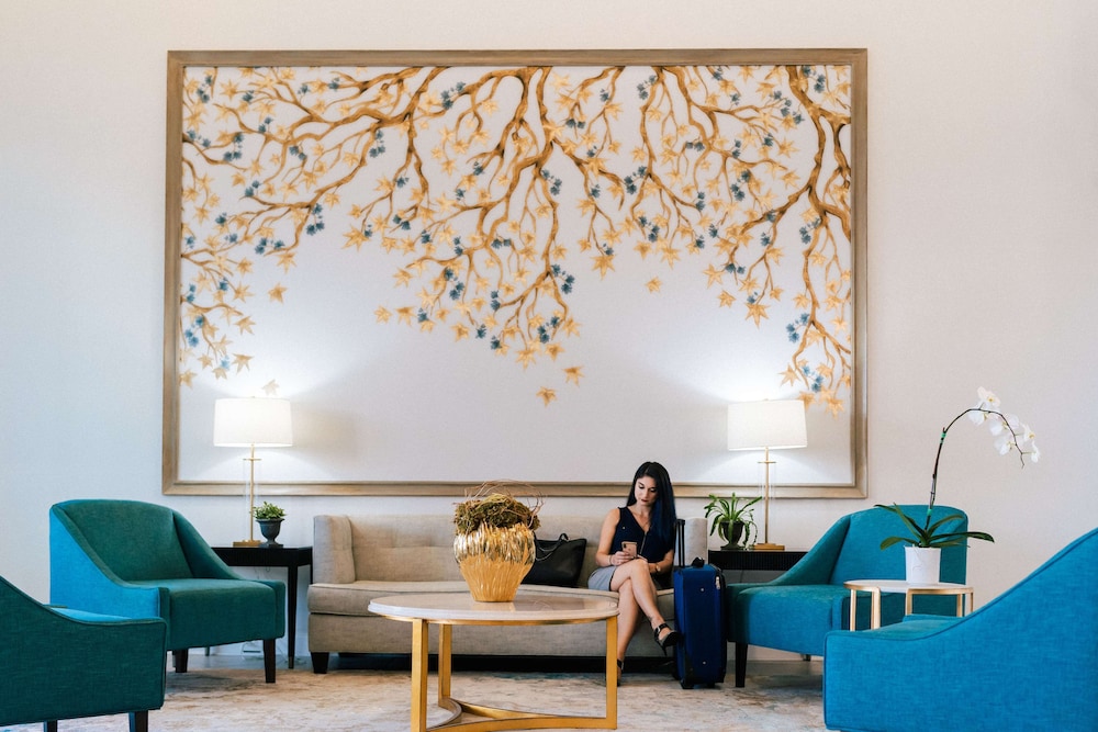 Hampton Inn & Suites Charlotte SouthPark at Phillips Place - photo 2