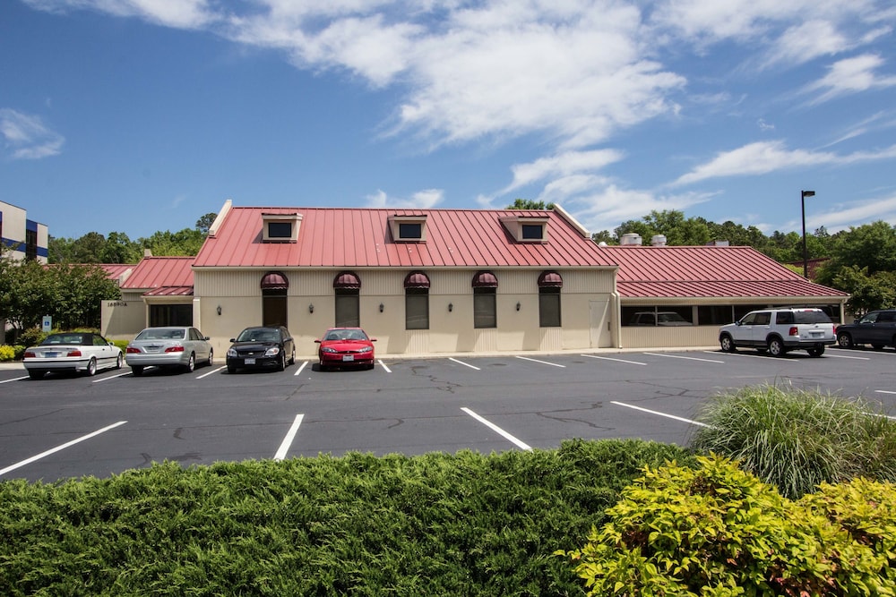 Red Roof Inn & Suites Newport News - photo 26
