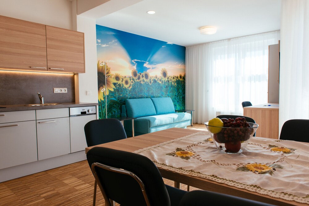 Aparthotel Heuberger — 4-Star Luxury Hotel in Rudersdorf, Austria