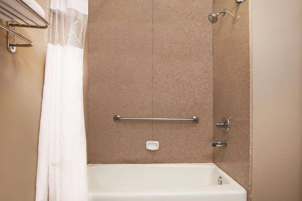 La Quinta Inn & Suites by Wyndham Beaumont West - photo 20