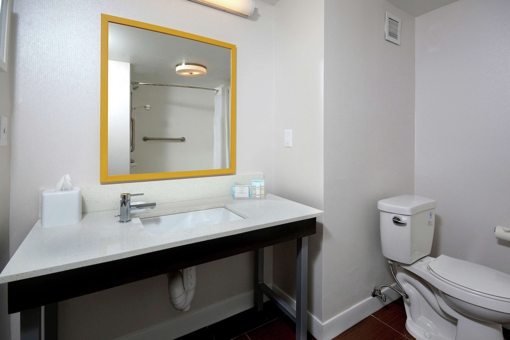 Hampton Inn & Suites Clinton I 26 - photo 23