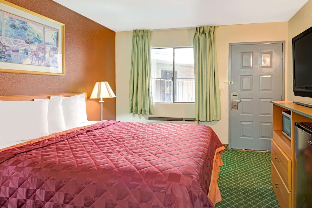 Travelodge by Wyndham Sacramento Rancho Cordova - photo 4