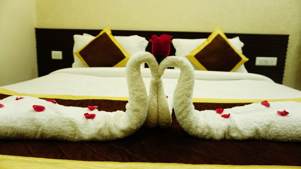 Golden Laurel Inn — hotel in Deoria