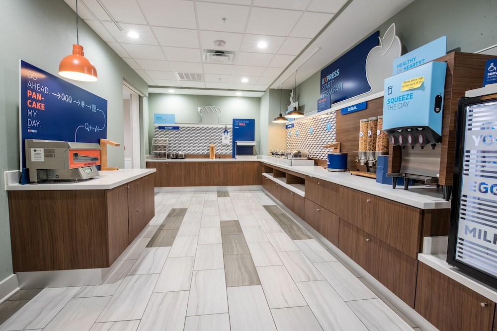 Holiday Inn Express & Suites Lake Charles South Casino Area by IHG - photo 85