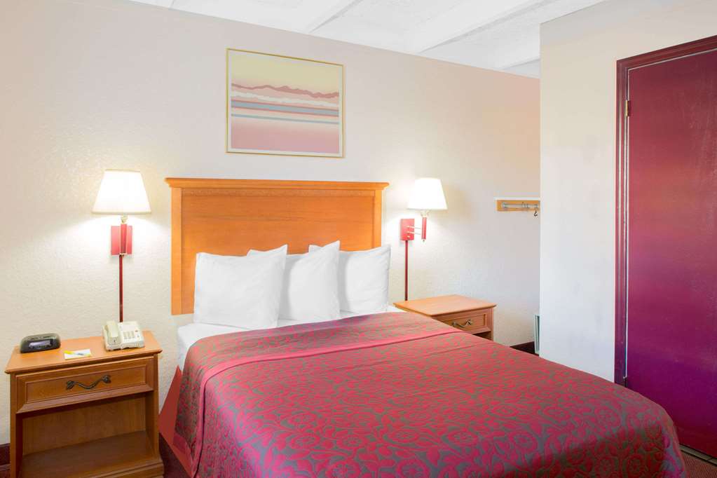 Days Inn by Wyndham Tallahassee University Center - photo 14