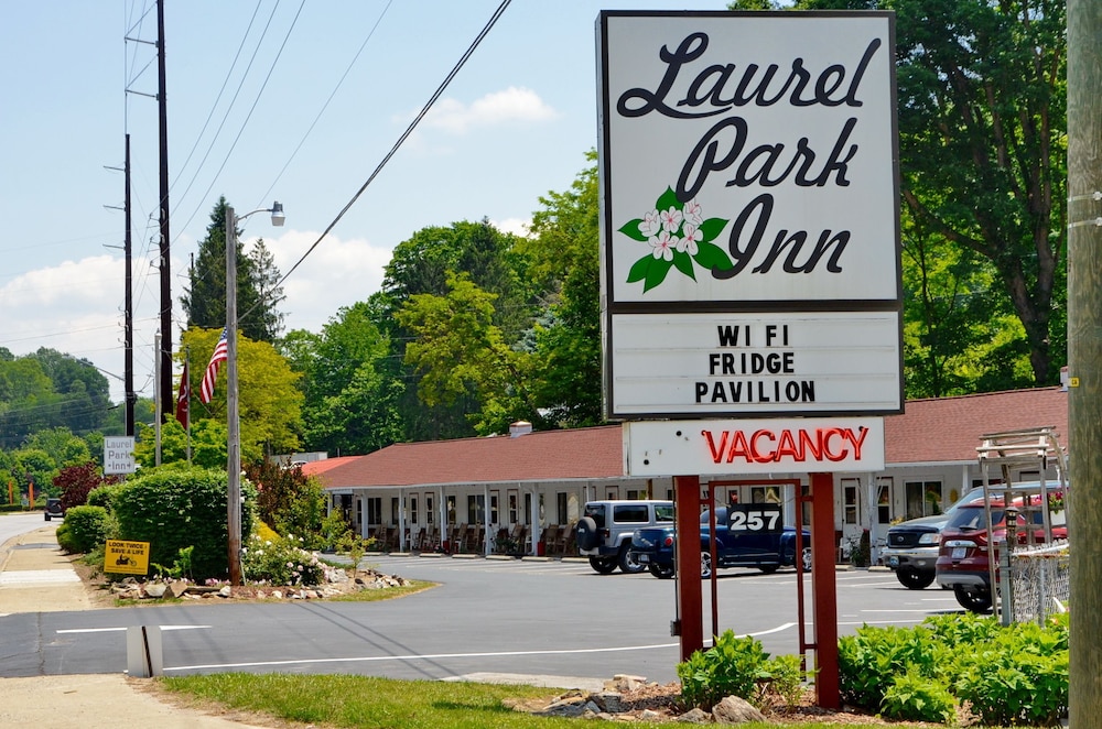 Laurel Park Inn - carbon neutral hotel in Maggie Valley
