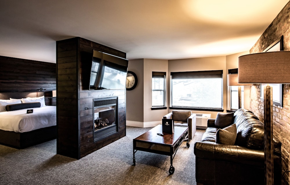 Ironworks Hotel - photo 2