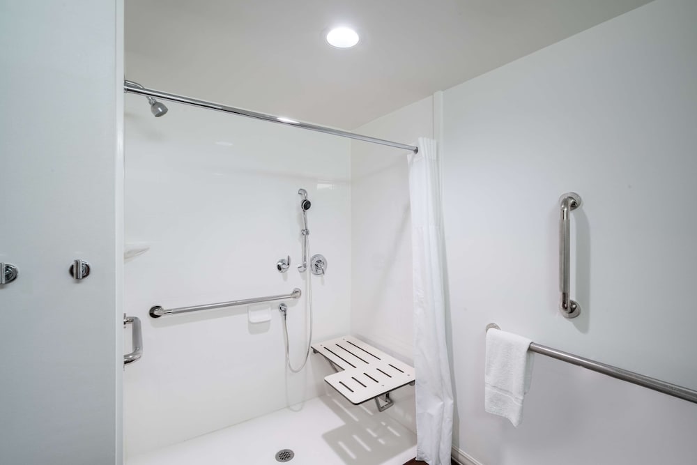 Hampton Inn Lafayette - photo 36