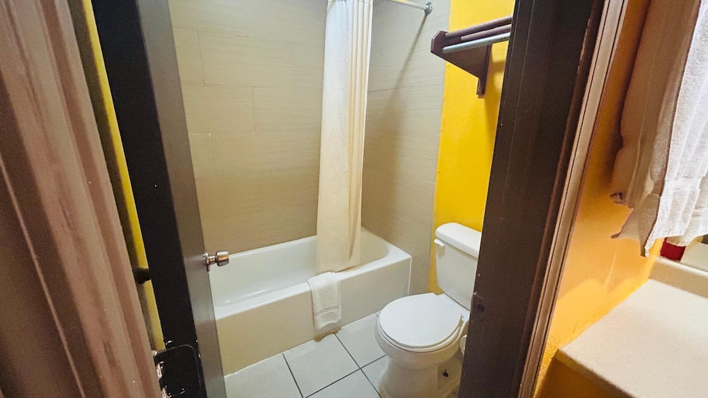 Relax Inn By OYO Sulphur Hwy 90 - photo 19