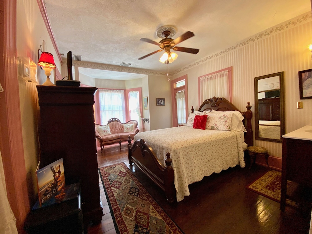 Penny Farthing Inn - photo 9