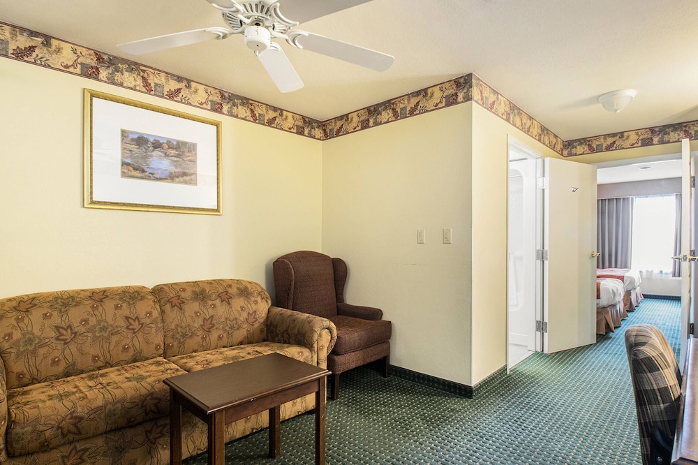 Country Inn & Suites by Radisson Elkhart North — Elkhart — photo 5