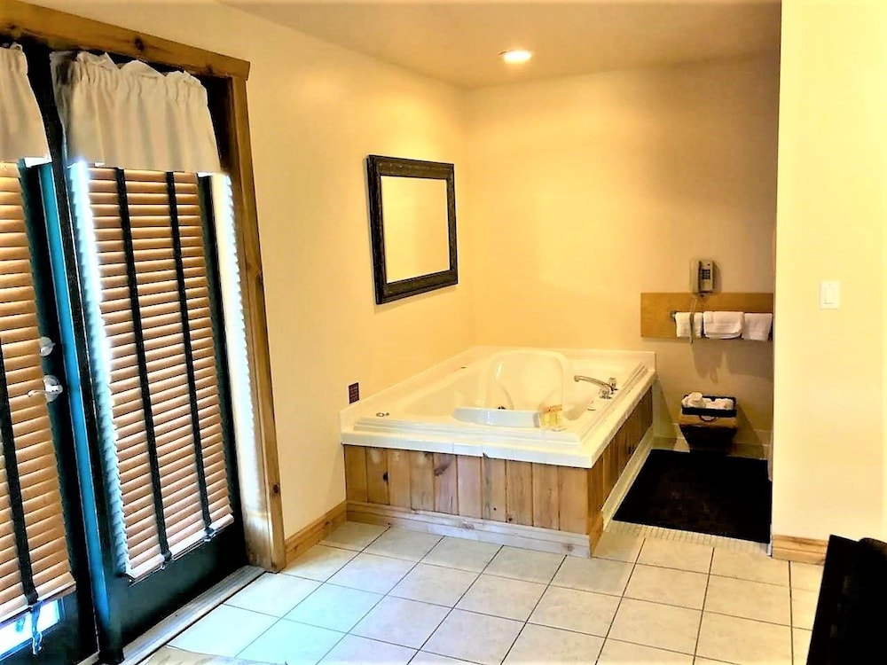 Elkhorn Mountain Inn - photo 12