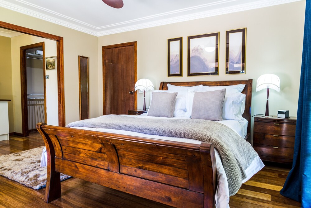 Stokers Lodge — 4-Star Luxury Hotel in Bonogin, Australia