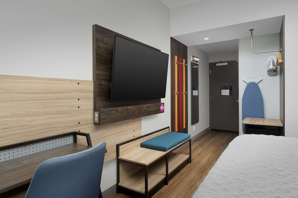Tru by Hilton Charlotte Airport Lake Pointe - photo 8