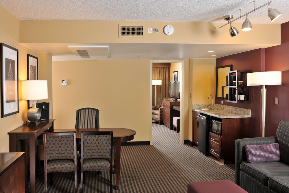 Embassy Suites Hotel Des Moines Downtown - photo 21