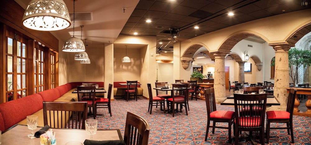 MCM Eleganté Hotel & Conference Center Beaumont - photo 25