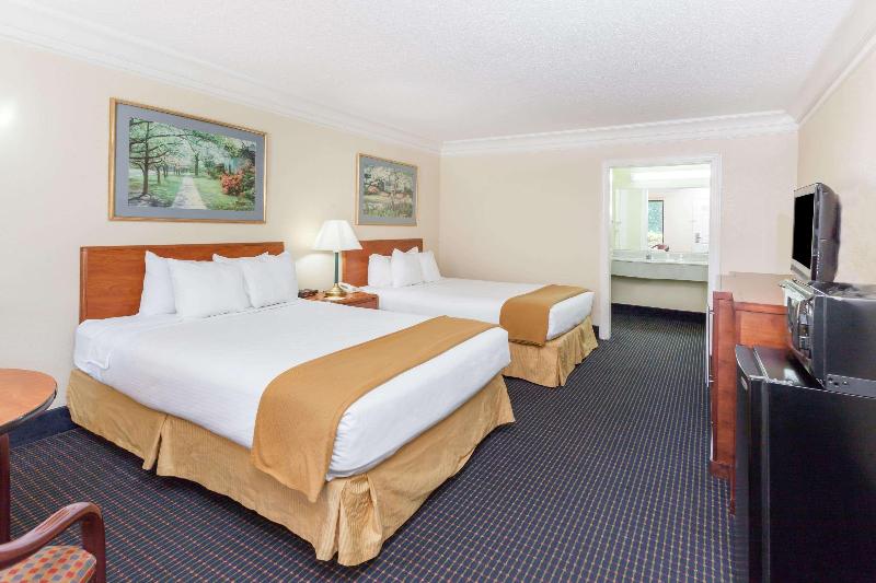 Super 8 by Wyndham Dalton Convention Center Area - photo 21