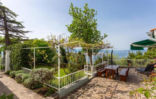 3 Bedroom Pet Friendly Home In Omisalj — 4-Star Luxury Hotel in Omisalj, Croatia