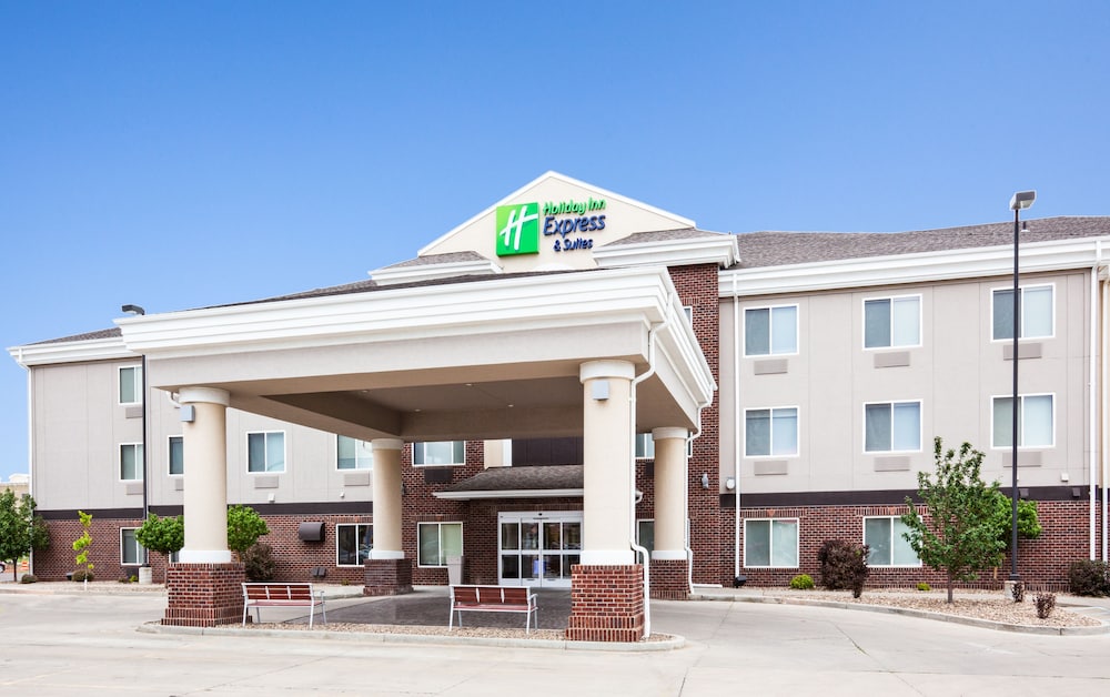 Holiday Inn Express Hotel & Suites Dickinson by IHG - photo 44