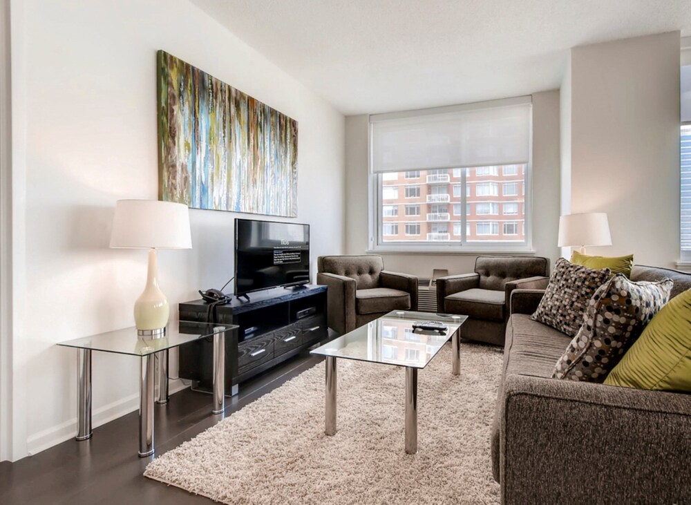 Global Luxury Suites at Newport - photo 31