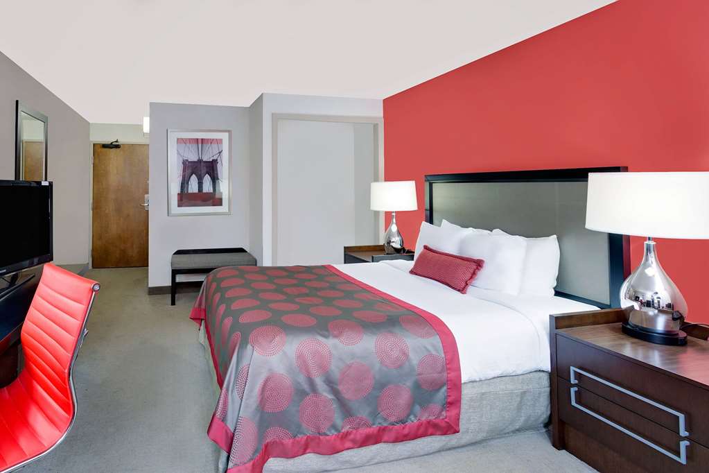Ramada by Wyndham Marquette - photo 13