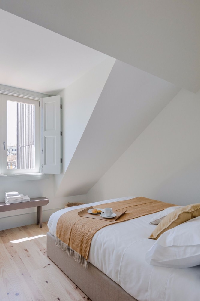 Oporto Camões Apartments — 4-Star Luxury Hotel in Porto, Portugal