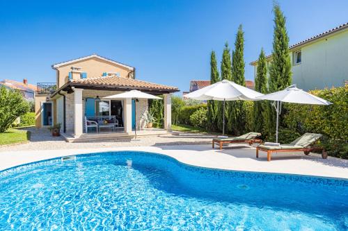 Villa Luka in Fažana with pool & playground only 600 meter from the beach — 5-Star Luxury Hotel in Fazana, Croatia