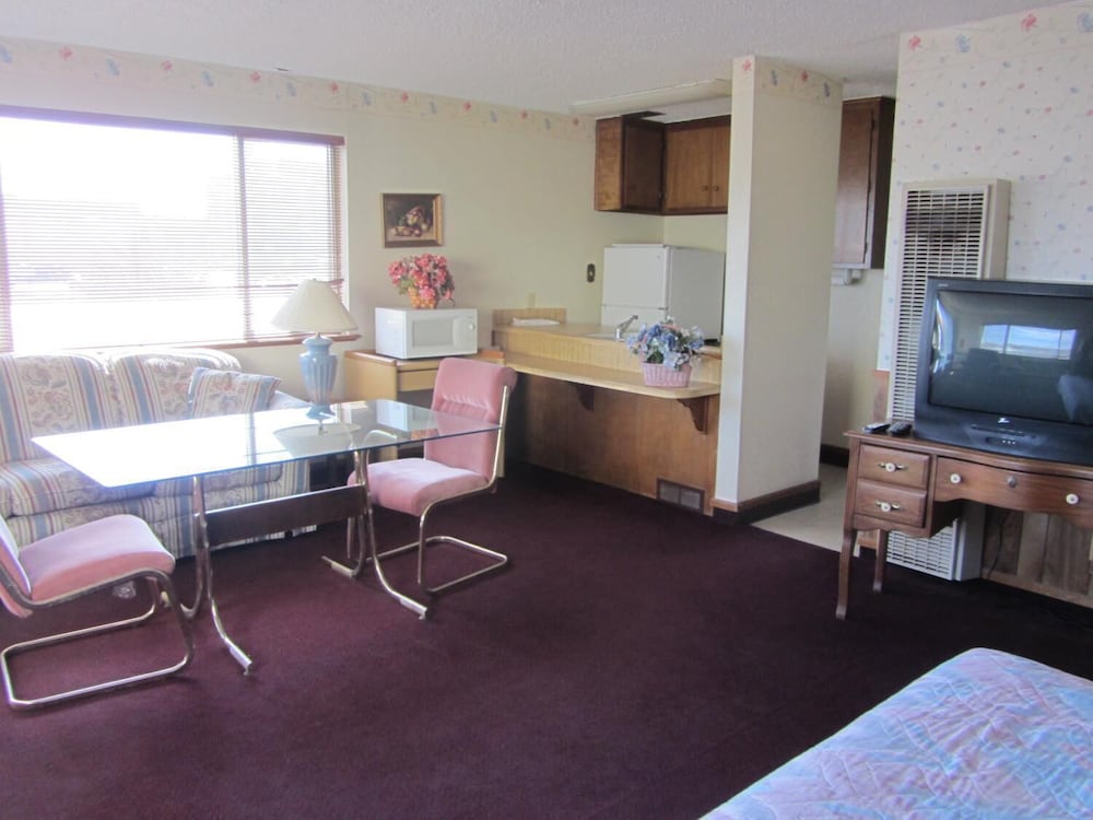 Warrick Plaza Inn - photo 14