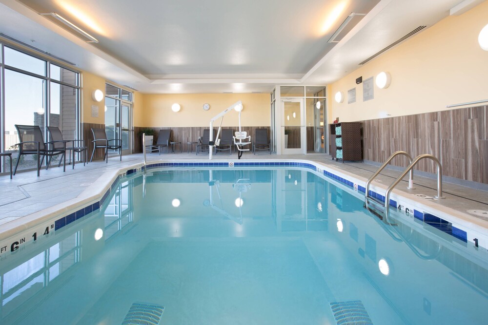 Fairfield Inn & Suites by Marriott Burlington - photo 14