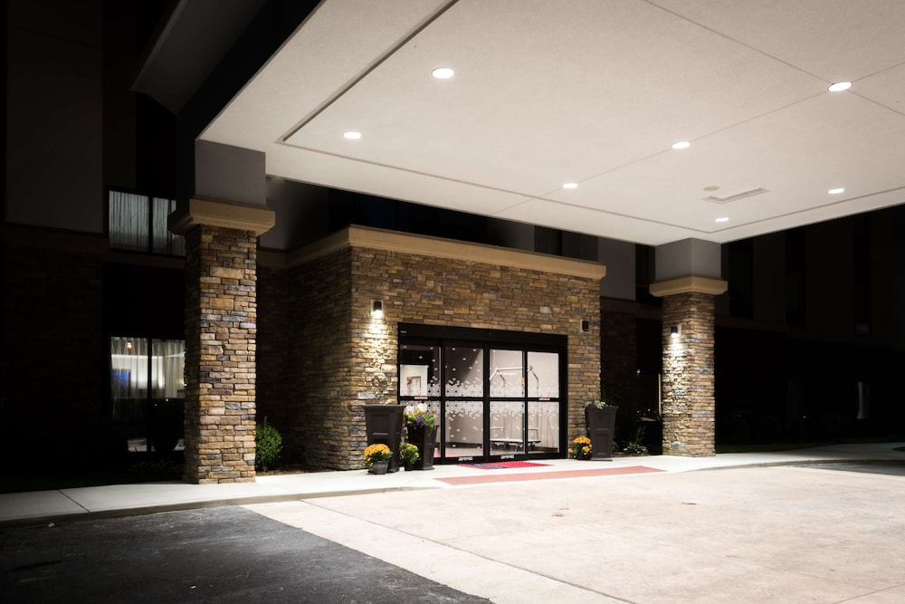 Hampton Inn & Suites Hammond - photo 38