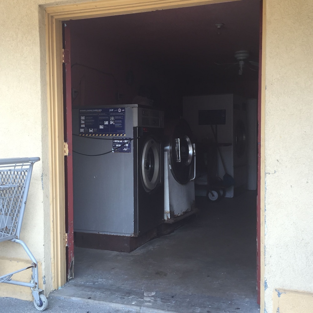 Guest Inn & Suites - photo 24