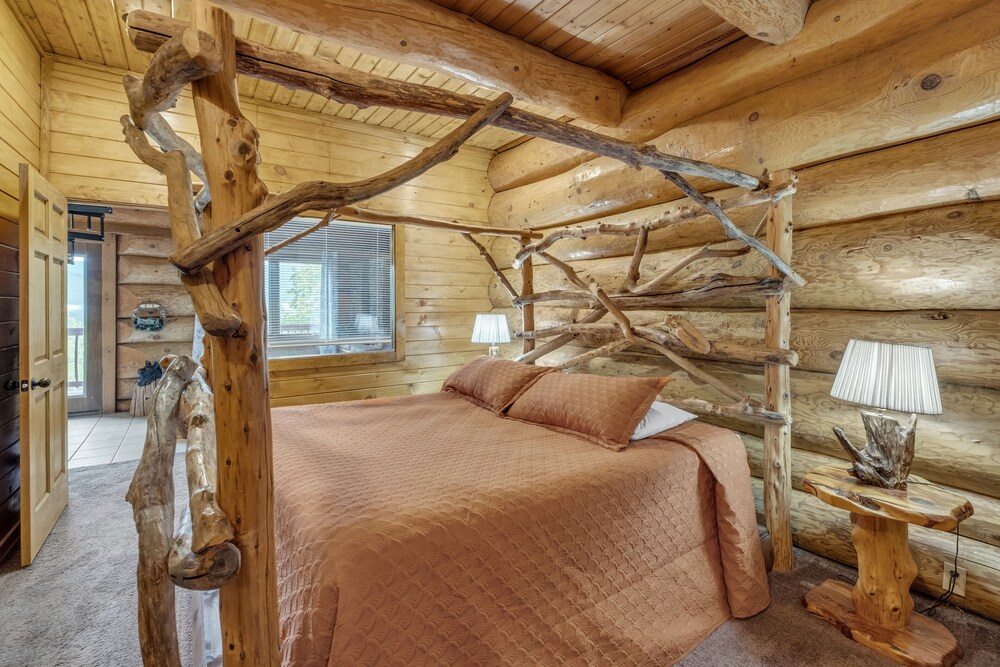 Royal Views Private Mountain Top Cabin 2 Bedroom Cabin by Heavenly Views Resort - photo 3