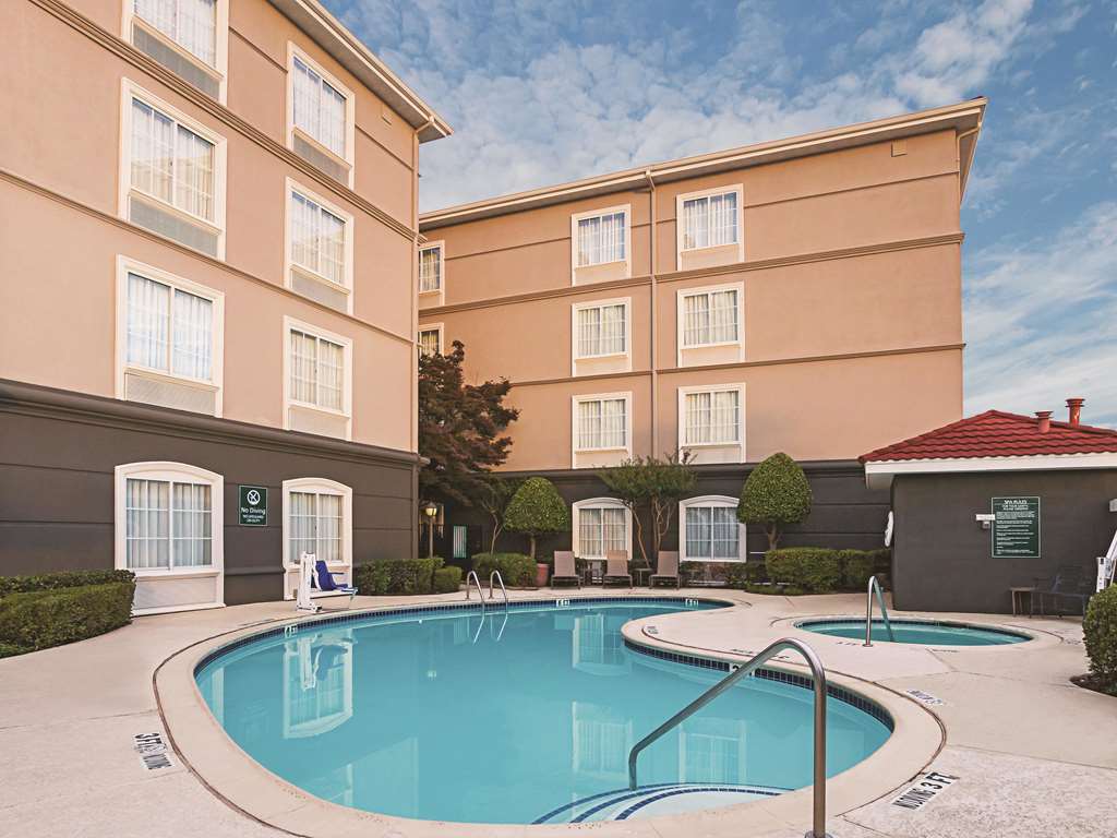 La Quinta Inn & Suites by Wyndham Fort Worth City View - photo 9