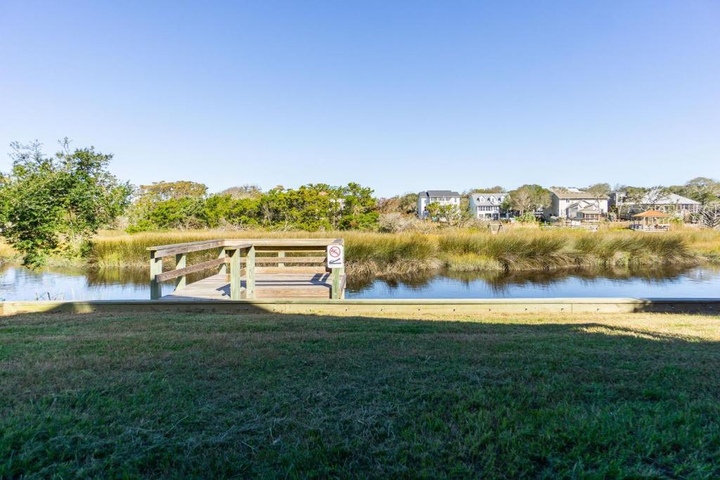 See Otter by Oak Island Accommodations - photo 7