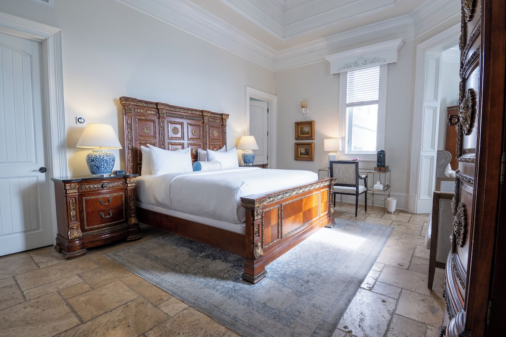 Kentucky Castle Hotel - photo 4