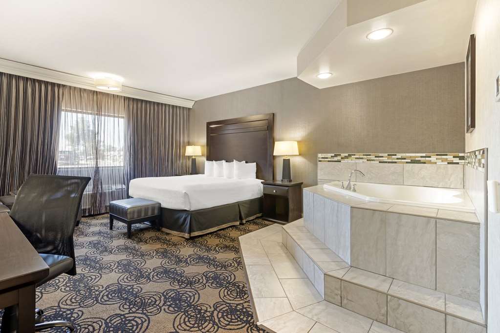 Best Western Plus Midwest Inn - photo 4