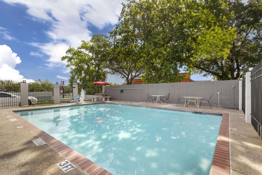 Econo Lodge Inn & Suites Near Lackland AFB - photo 29