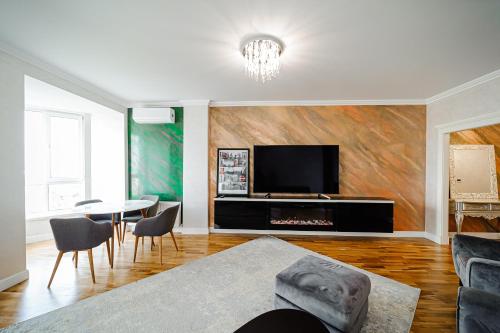 Modern 2BR Stunning Park View — 4-Star Luxury Hotel in Chisinau, Moldova