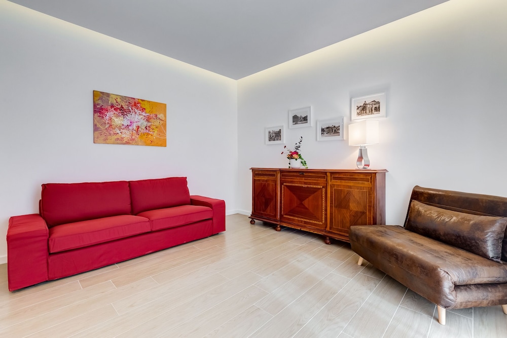 Lovely 3 rooms apartment close Trastevere Station — 4-Star Luxury Hotel in Rome, Italy